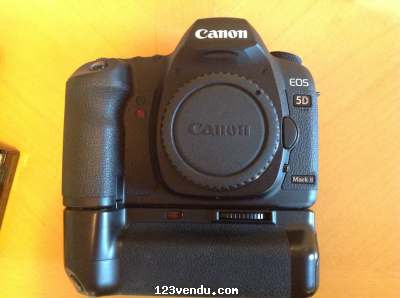 Annonces classees img:preview Canon EOS 5D Mark II + Batterie Grip, 32gig, 16gig + extra